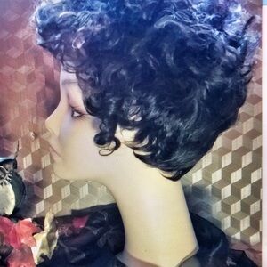 Trendy Stylish Dark Wig.REALLY CUTE.